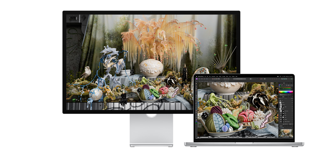 14" MacBook Pro mit Studio Display, die ein Projekt in Affinity Photo zeigen.